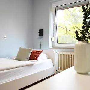  Otel 1, 2, Sleep Messe